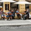 Praha viděná z Hop On busu: krásné památky, Kafka, pivo, rum i sexshopy