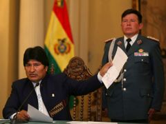 Prezident Morales na tiskové konferenci o dálnici přes Isiboro.