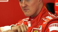 Sedminásobný mistr světa Michael Schumacher se připravuje v Barceloně na test monopostu Ferrari. Do kokpitu formule jedna se vrítil po roce, na konci minulé sezony ohlásil konec závodní kariéry.