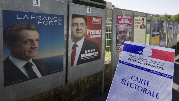 Předvolební plakáty ve Francii