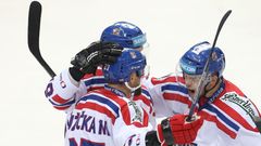 Radost českých hokejistů po vítězství nad Finskem v Channel One Cupu
