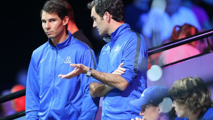 Rafael Nadal a Roger Federer dnes spolu poprvé v historii vytvoří deblový pár. Sobotní los pražského Laver Cupu přináší skvělý program.