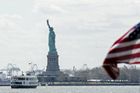 Evakuace sochy Svobody v New Yorku. Balíček vyvolal obavy