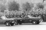 Po roce 1959 byl Sachsenring P240 dán k ledu, produkce skončila a asi by se na něj zapomnělo. Ale o deset let později slavila východoněmecká komunistická strana dvacáté výročí vzniku NDR a potřebovala přehlídkový kabriolet. A tak na základech P240 vznikl vůz se jménem Repräsentant.