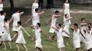 Actors take part in the torch lighting ceremony of the London 2012 Olympic Games at the site of ancient Olympia in Greece May 10, 2012. REUTERS/Mal Langsdon (GREECE - Tags: SPORT OLYMPICS) Published: Kvě. 10, 2012, 10:44 dop.