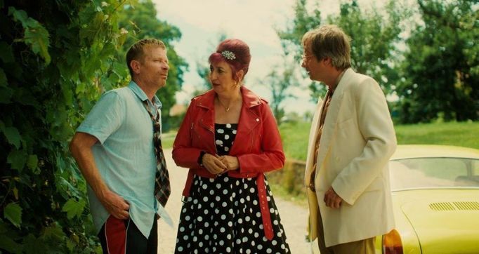 Začalo se točit druhé pokračování české komedie Přání k narozeninám 2. Na snímku Matěj Hádek, Simona Babčáková a Jaroslav Plesl.