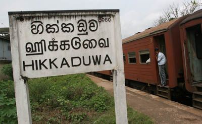 Hikkaduwa train 03
