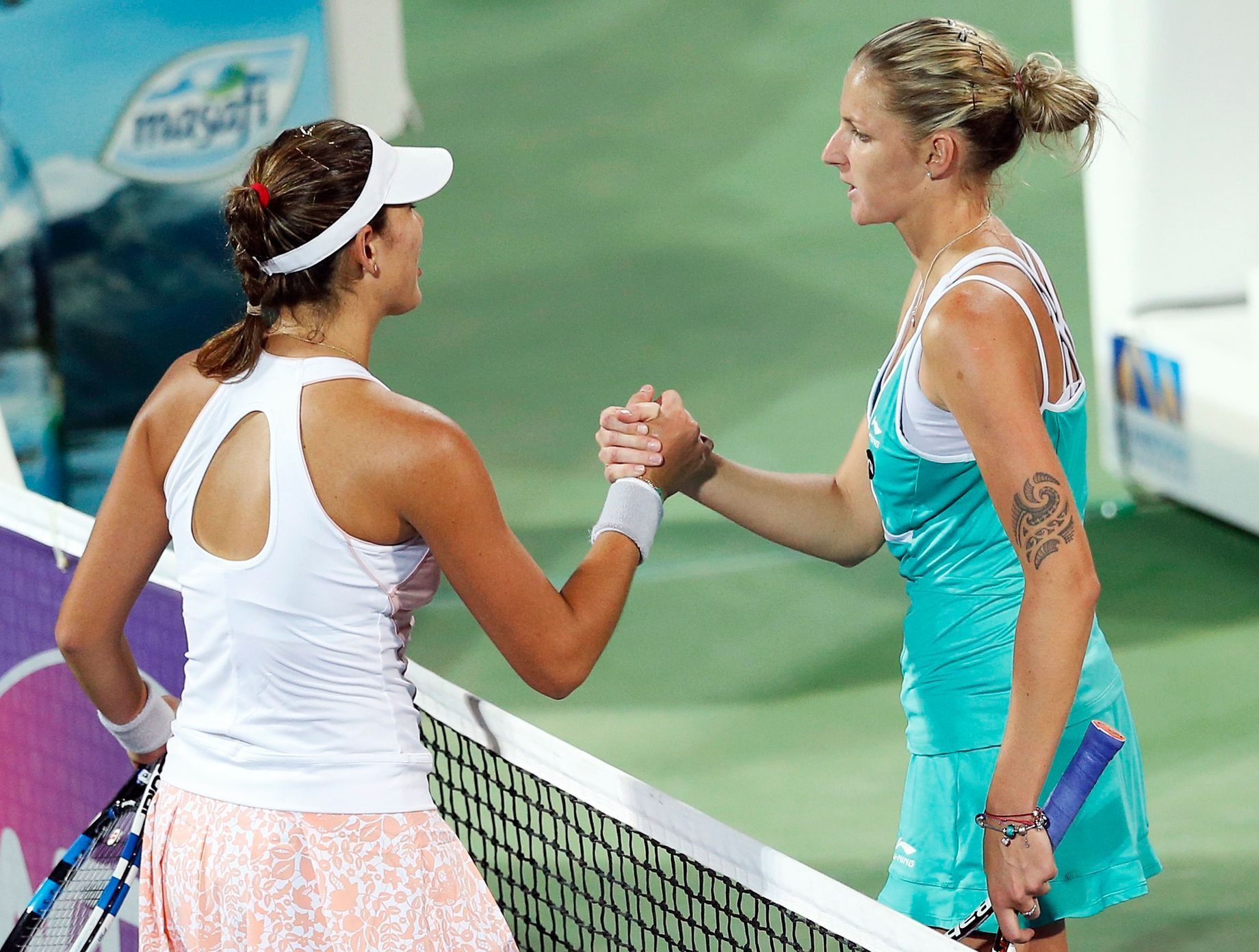 Garbine Muguruzaová a Karolína Plíšková v semifinále turnaje v Dubaji 2015
