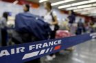 Air France odhaduje, že ji stávky vyjdou na více než 10 miliard korun. Mluví se o zániku společnosti