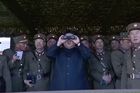 Totalitní Severní Korea je obří vojenská základna. Armáda stojí za vším, muži v ní slouží 10 let