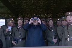 Totalitní Severní Korea je obří vojenská základna. Armáda stojí za vším, muži v ní slouží 10 let