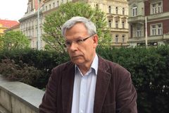 Je to pro mě životní tragédie, nejsem špion, brání se ruský novinář a žádá o pomoc premiéra Sobotku
