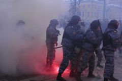 U Kremlu se servali fotbaloví fanoušci s policií