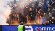 Derby však přilákalo také některé chuligány, kteří si neodpustili dýmící pyrotechniku,...