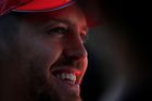 Vettel vypálil v montrealské kvalifikaci Mercedesu rybník