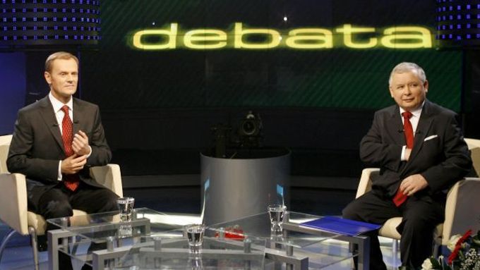 Souboj Tusk versus Jaroslav Kaczyński v televizním studiu. Opoziční předák zvítězil.