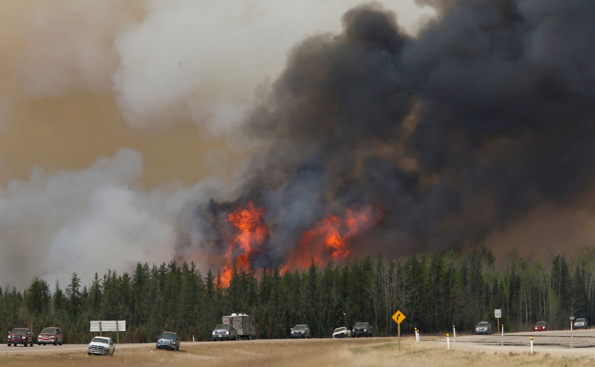 Lesní požár severně od Fort McMurray v kanadské Albertě