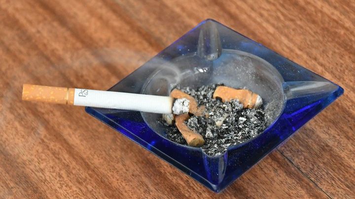 Novozélandská vláda chce zrušit přísný protikuřácký zákon. Lékaři jsou tím zděšení
