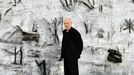 Anselm Kiefer na výstavě svých děl v londýnské White Cube Gallery roku 2019.