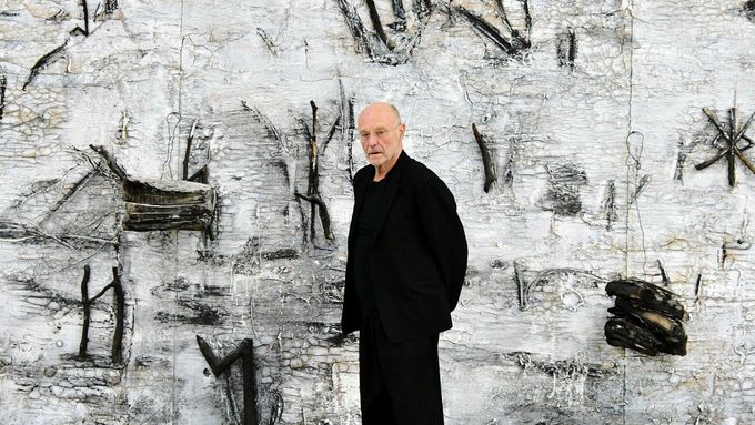 Anselm Kiefer roku 2019 na výstavě svých děl v londýnské White Cube Gallery.