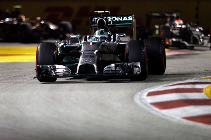 Mercedes Formula One driver Nico Rosberg of Germany drives before retiring from the Singapore F1 Grand Prix at the Marina Bay street circuit in Singapore September 21, 20