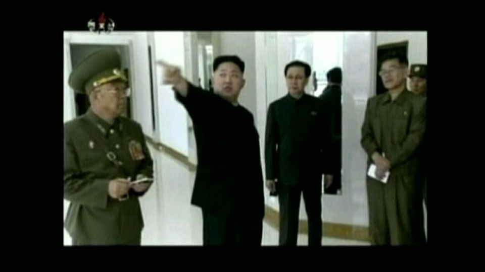Kim Čong-un se zase dívá