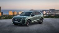 Audi ukáže veřejnosti poprvé novou generaci oblíbeného kompaktního SUV Q3, které dostane benzinové a naftové motory i plug-in hybridní verzi s dojezdem přes 100 km. Nechybí čtyřkolka, všechny Q3 už ale mají pouze samočinnou převodovku. Připravuje se také premiéru konceptu, pod nímž bude poprvé podepsaný nový šéfdesignér značky Massimo Frascella.
