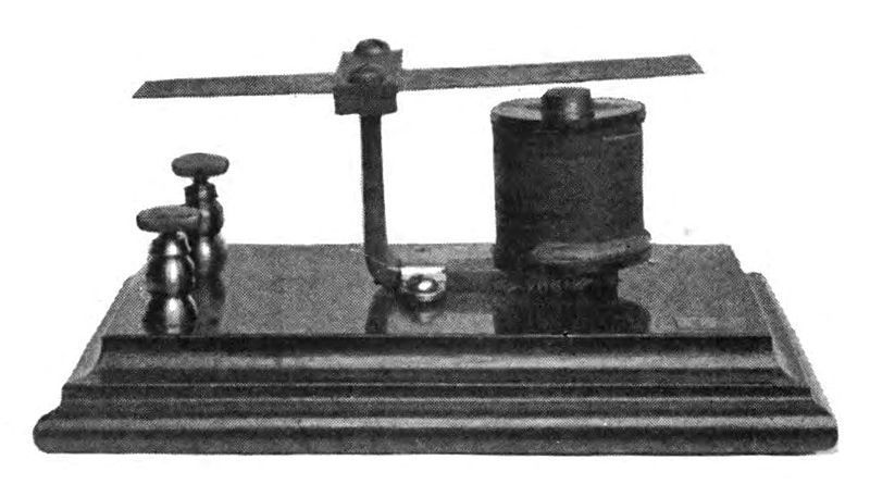 Alexander Graham Bell American - první telefon