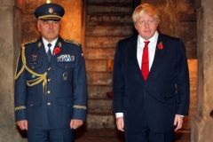 Britský ministr zahraničí Johnson uctil v chrámu Cyrila a Metoděje památku padlých