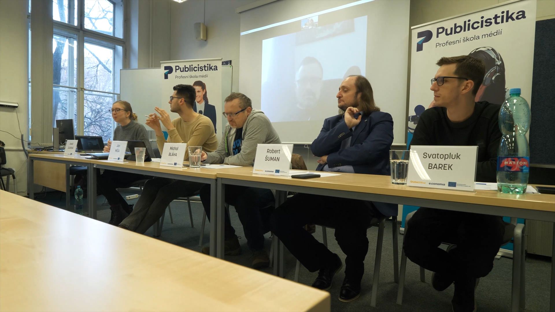 Experti: EU chce zajistit bezpečnější sociální sítě, hlavní roli ale hrají uživatelé - Aktuálně.cz