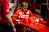 Podívejte se, co nás čeká v nadcházejícím roce 2015 ve světě dvou a čtyř rychlých kol. Asi největší zájem na sebe soustředí dva exmistři světa F1 v nových stájích: Sebastian Vettel (na snímku) ve Ferrari a Fernando Alonso v McLarenu. Ale začněme pěkně od začátku nového roku.