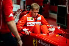 Vettel se poprvé po přestupu projel v monopostu Ferrari