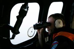 Pátrači našli černé skříňky airbusu, nelze je ale vyzvednout