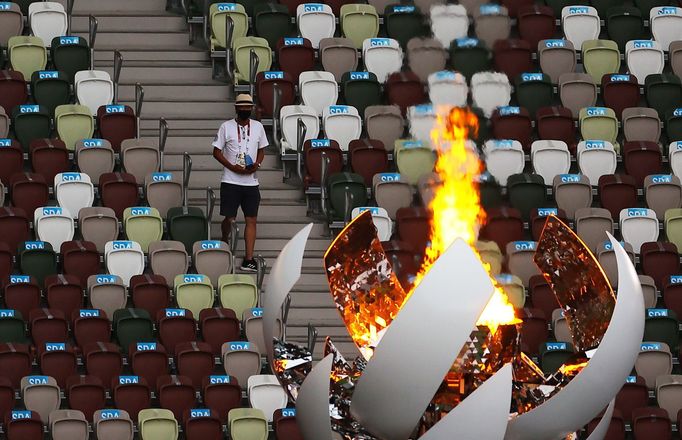 Slavnostní zakončení OH 2020 v Tokiu - olympijský oheň