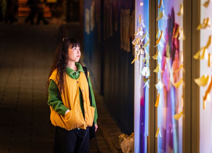 Jihokorejci si připomínají třetí výročí od tragédie, při níž 158 lidí přišlo o život v "halloweenské tlačenici" v Soulu. Redakce Aktuálně.cz navštívila místo incidentu.