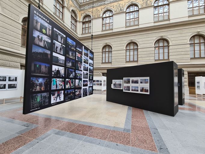 Expozice výstavy Czech Press Photo 2020 v Národním muzeu v Praze