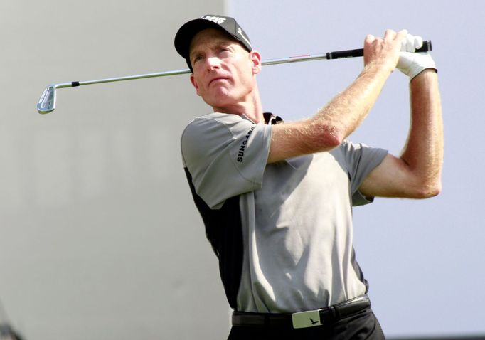 Americký golfista Jim Furyk v prvním kole Mistrovského turnaje BMW 2012 v americkém Carmelu.