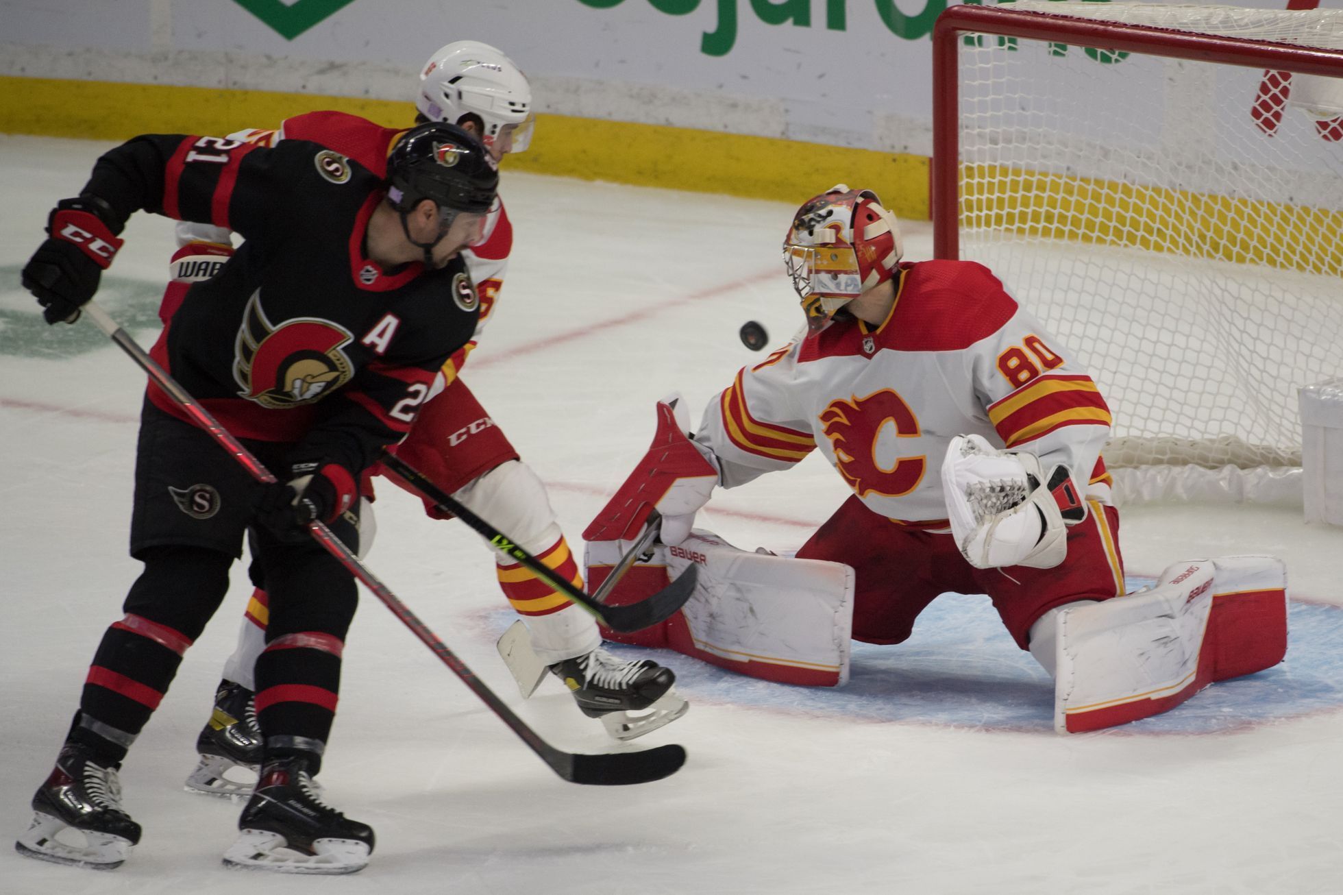 hokej, NHL 2021/2022, Calgary Flames at Ottawa Senators, Daniel Vladař