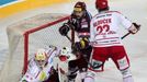 Hokej, extraliga, Sparta - Třinec: Sacha Treille (77) - Peter Hamerlík a Tomáš Klouček (22)