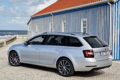 Zájem o nová auta v Česku nepatrně klesá. Lídrem trhu je Škoda, pohoršily si Volkswagen i Hyundai