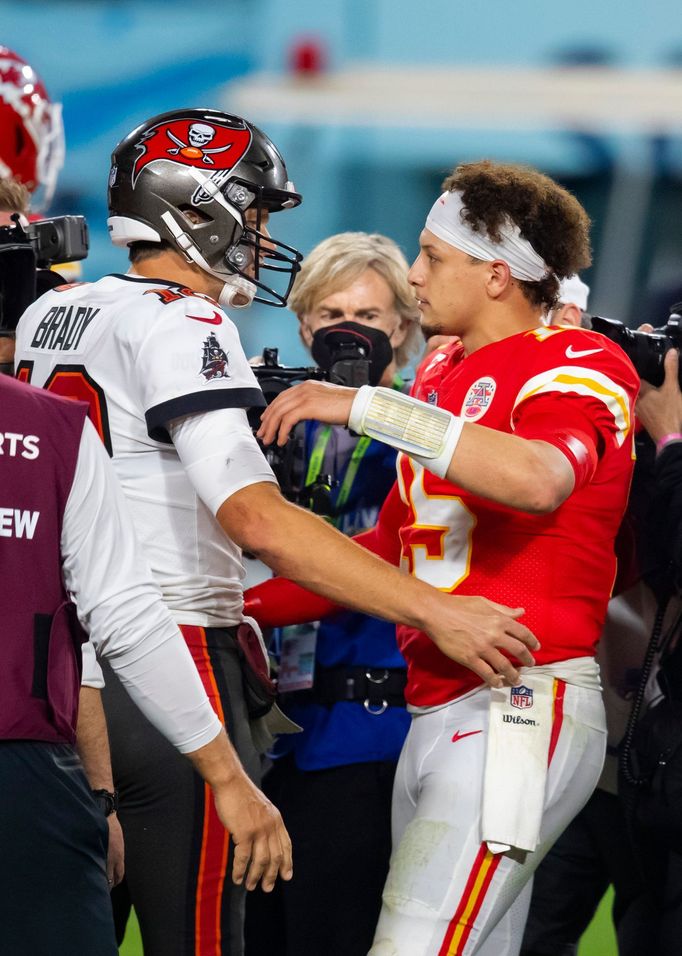 Tom Brady a Patrick Mahomes po finále Super Bowlu LV 2021