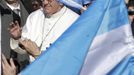 Pope Francis passes Argentine flags as he arrives in Saint Peter's Square for his inaugural mass at the Vatican, March 19, 2013. Pope Francis celebrates his inaugural mass on Tuesday among political and religious leaders from around the world and amid a wave of hope for a renewal of the scandal-plagued Roman Catholic Church. REUTERS/Max Rossi (VATICAN - Tags: RELIGION POLITICS) Published: Bře. 19, 2013, 8:39 dop.