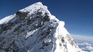 Mount Everest. S výškou 8848 metrů nad mořem nejvyšší hora na světě.