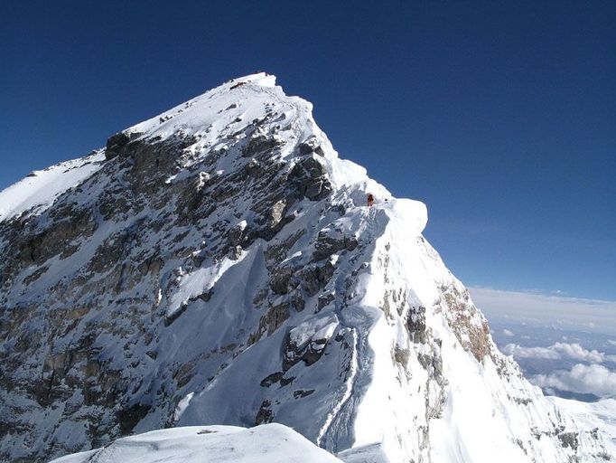 Mount Everest. S výškou 8848 metrů nad mořem nejvyšší hora na světě.