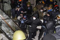 Odejděte. Ukrajinská ministryně hrozí výjimečným stavem