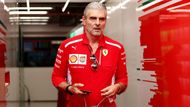 Stále více šedin z nepříznivého vývoje boje o titul přibývá i Maurizio Arrivabenemu, šéfovi týmu Ferrari.