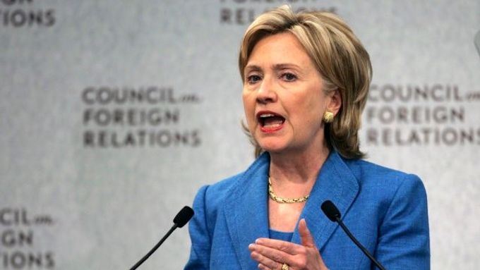 Clintonová je přesvědčena, že tentokrát budou sankce účinné