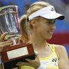 Jelena Dementěvová s trofejí pro vítězku Kremlin Cupu