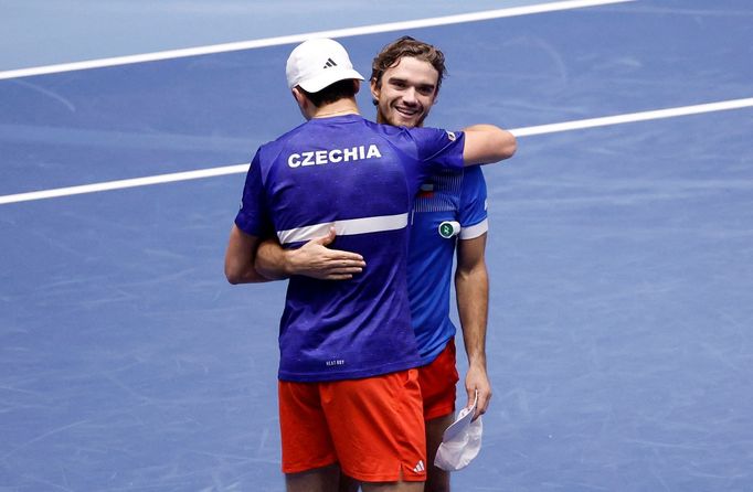 Jakub Menšík a Tomáš Macháč ve čtyřhře daviscupového zápasu Česko - Jižní Korea