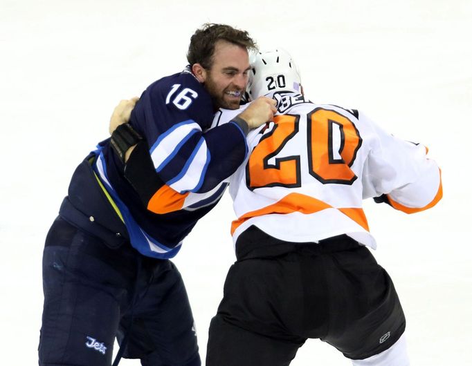 Winnipeg Jets left wing Andrew Ladd (16) fights Philadelphia Flyers left wing R.J. Umberger (20)